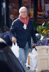 Amsterdam 1 november 2014
Joop Braakhekke doet boodschappen op de cornelis schuytstraat.