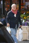 Amsterdam 1 november 2014
Joop Braakhekke doet boodschappen op de cornelis schuytstraat.