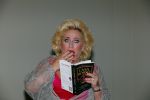 Amsterdam 28 oktober 2014
Presentatie boek Casa Rosso met Jan Otten en Rob v Hulst. Karin Bloemen reikt het eerste boek uit.