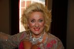 Amsterdam 28 oktober 2014
Presentatie boek Casa Rosso met Jan Otten en Rob v Hulst. Karin Bloemen reikt het eerste boek uit.
