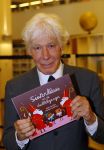 Amsterdam 4 november 2014
Presentatie sinterklaasboeken in de bibliotheek van Amsterdam. Aanwezig zijn Albert Verlinde Winston Gerschtanowitz Andre Kuipers en Paul v Vliet.