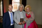 Amsterdam 28 oktober 2014
Presentatie boek Casa Rosso met Jan Otten en Rob v Hulst. Karin Bloemen reikt het eerste boek uit.