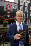 Amsterdam 28 oktober 2014
Presentatie boek Casa Rosso met Jan Otten en Rob v Hulst. Karin Bloemen reikt het eerste boek uit.