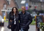 Blaricum 24 oktober 2014
Ruud Gullit met zijn vriendin Maggie Jimenez in Blaricum