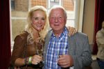 Amsterdam 28 oktober 2014
Presentatie boek Casa Rosso met Jan Otten en Rob v Hulst. Karin Bloemen reikt het eerste boek uit. Sonja Bakker met haar vader