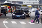 Schiphol 26 oktober 2014
Gordon vertrekt vanaf schiphol voor een reclamestunt van Kitkat naar een onbewoond eiland. Tesla taxi