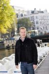 Amsterdam 27 oktober 2014
Presentatie nieuwe castleden Naast Freek Bartels en Bill van Dijk zijn ook Tony Neef (Sonneveld), Mariska van Kolck (Conny Stuart) en Cindy Bell (de lifter) te zien in Sonneveld. Albert Verlinde is de producent.
