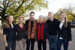 Amsterdam 27 oktober 2014
Presentatie nieuwe castleden Naast Freek Bartels en Bill van Dijk zijn ook Tony Neef (Sonneveld), Mariska van Kolck (Conny Stuart) en Cindy Bell (de lifter) te zien in Sonneveld. Albert Verlinde is de producent.