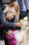 Utrecht 25 oktober 2014
Premiere Woezel en Pip in het beatrixtheater. Wendy v Dijk met dochter Lizzy en een vriendin