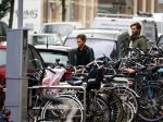 Amsterdam 21 oktober 2015
Manuel Broekman gaat met zijn vriendin Adriana Mosk met hun hond naar de dierenarts.