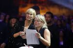 Hilversum 26 oktober 2015
Finale van Hollands next top model HNTM 2015 gepresenteerd door Anouk Smulders en Fred v Leer. De jury bestaat uit Dirk Kikstra May-Britt Mobach en Freek Koster (Touche Models).
De 4 4 finalisten zijn Loiza Lamers, Rachel Swaab Celine Koningstein en Lisa Kapper.
Loiza wordt uiteindelijk HNTM
