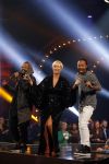 Hilversum 26 oktober 2015
Finale van Hollands next top model HNTM 2015 gepresenteerd door Anouk Smulders en Fred v Leer. De jury bestaat uit Dirk Kikstra May-Britt Mobach en Freek Koster (Touche Models).
De 4 4 finalisten zijn Loiza Lamers, Rachel Swaab Celine Koningstein en Lisa Kapper.
Loiza wordt uiteindelijk HNTM. Anouk met Madcon