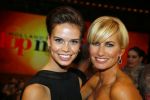 Hilversum 26 oktober 2015
Finale van Hollands next top model HNTM 2015 gepresenteerd door Anouk Smulders en Fred v Leer. De jury bestaat uit Dirk Kikstra May-Britt Mobach en Freek Koster (Touche Models).
De 4 4 finalisten zijn Loiza Lamers, Rachel Swaab Celine Koningstein en Lisa Kapper.
Loiza wordt uiteindelijk HNTM