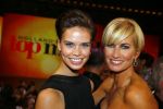 Hilversum 26 oktober 2015
Finale van Hollands next top model HNTM 2015 gepresenteerd door Anouk Smulders en Fred v Leer. De jury bestaat uit Dirk Kikstra May-Britt Mobach en Freek Koster (Touche Models).
De 4 4 finalisten zijn Loiza Lamers, Rachel Swaab Celine Koningstein en Lisa Kapper.
Loiza wordt uiteindelijk HNTM
