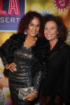 Amsterdam 11 november 2015
Premiere queen of the dessert met oa Jason Donovan Simon Greete Adam Bailey en Philip Childs in carre. Chimene v Oosterhout met een vriendin ( Buddha to buddha armaband)