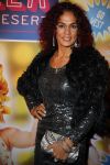 Amsterdam 11 november 2015
Premiere queen of the dessert met oa Jason Donovan Simon Greete Adam Bailey en Philip Childs in carre. Chimene v Oosterhout met een vriendin ( Buddha to buddha armaband)