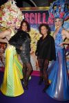 Amsterdam 11 november 2015
Premiere queen of the dessert met oa Jason Donovan Simon Greete Adam Bailey en Philip Childs in carre. Chimene v Oosterhout met een vriendin ( Buddha to buddha armaband)