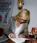 Amsterdam 27 oktober 2015
Boekpresentatie Claudia de Breij . Ook vriendin Jessica is aanwezig.