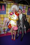 Amsterdam 11 november 2015
Premiere queen of the dessert met oa Jason Donovan Simon Greete Adam Bailey en Philip Childs in carre. Dolly met vriend