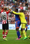 Eindhoven, 30 Augustus 2015
Kompetitie Seizoen 2015/2016
PSV-SC Feyenoord, eindstand 3-1
Eljero Elia krijgt een gele kaart en Kenneth Vermeer houdt hem tegen