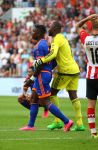 Eindhoven, 30 Augustus 2015
Kompetitie Seizoen 2015/2016
PSV-SC Feyenoord, eindstand 3-1
Eljero Elia krijgt een gele kaart en Kenneth Vermeer houdt hem tegen