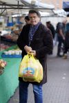 Arnhem 24 oktober 2015
Emile Ratelband doet boodschappen op de markt.