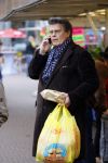 Arnhem 24 oktober 2015
Emile Ratelband doet boodschappen op de markt.