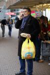 Arnhem 24 oktober 2015
Emile Ratelband doet boodschappen op de markt.