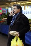 Arnhem 24 oktober 2015
Emile Ratelband doet boodschappen op de markt.