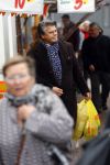 Arnhem 24 oktober 2015
Emile Ratelband doet boodschappen op de markt.