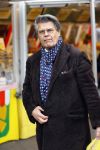 Arnhem 24 oktober 2015
Emile Ratelband doet boodschappen op de markt.