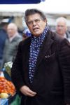 Arnhem 24 oktober 2015
Emile Ratelband doet boodschappen op de markt.