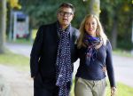 Montferland 25 oktober 2015
Emile Ratelband met zijn nieuwe vriendin Linda Snel bij zijn huis.