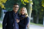 Montferland 25 oktober 2015
Emile Ratelband met zijn nieuwe vriendin Linda Snel bij zijn huis.