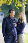 Montferland 25 oktober 2015
Emile Ratelband met zijn nieuwe vriendin Linda Snel bij zijn huis.