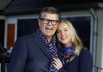 Montferland 25 oktober 2015
Emile Ratelband met zijn nieuwe vriendin Linda Snel bij zijn huis.