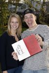 Bunnik 30 oktober 2015
Enzo Knol en zijn vriendin Dee met hun boek