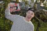 Bunnik 30 oktober 2015
Enzo Knol en zijn vriendin Dee met hun boek