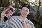Bunnik 30 oktober 2015
Enzo Knol en zijn vriendin Dee met hun boek