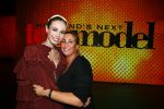 Hilversum 26 oktober 2015
Finale van Hollands next top model HNTM 2015 gepresenteerd door Anouk Smulders en Fred v Leer. De jury bestaat uit Dirk Kikstra May-Britt Mobach en Freek Koster (Touche Models).
De 4 4 finalisten zijn Loiza Lamers, Rachel Swaab Celine Koningstein en Lisa Kapper.
Loiza wordt uiteindelijk HNTM. Met Femke Ochse Freiwald