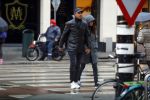 Amsterdam 16 november 2015
Frank Rijkaard met zijn vrouw Stephanie op straat in de regen.