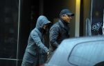 Amsterdam 16 november 2015
Frank Rijkaard met zijn vrouw Stephanie op straat in de regen.