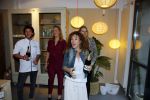 Amsterdam 16 oktober 2015
Katja Schuurman opent return to sender winkel op westergasfabriek terrein in Amsterdam. Haar vriend Freek v Noordwijk doet de catering.