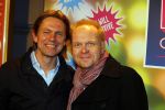 Amsterdam 11 november 2015
Premiere queen of the dessert met oa Jason Donovan Simon Greete Adam Bailey en Philip Childs in carre. Frits Huffnagel met een kennis