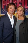 Amsterdam 11 november 2015
Premiere queen of the dessert met oa Jason Donovan Simon Greete Adam Bailey en Philip Childs in carre. Frits Sissing met vrouw