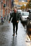 Amsterdam 13 november 2015  
Presentatie kookboek Gordon bij blushing Amsterdam.
John v d Heuvel reikt het uit.