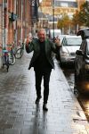 Amsterdam 13 november 2015  
Presentatie kookboek Gordon bij blushing Amsterdam.
John v d Heuvel reikt het uit.