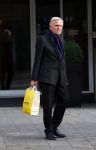 Amsterdam 12 november 2015
Harry Mens doet boodschappen op de beethovenstraat