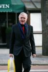 Amsterdam 12 november 2015
Harry Mens doet boodschappen op de beethovenstraat