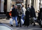 Amsterdam 30 oktober 2015
Harry Mens met zijn Bulgaarse vriendin aan het winkelen in Amsterdam.